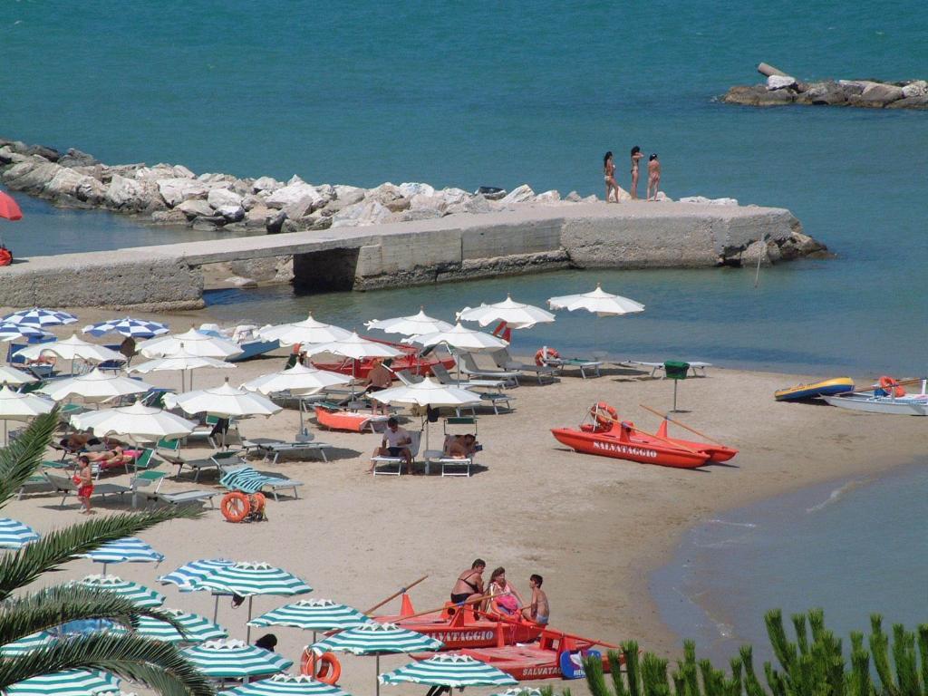 Hotel Capital Cupra Marittima Exterior foto